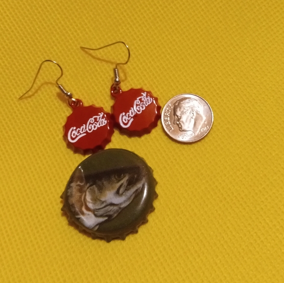 NEW Gorgeous Mini Coca Cola Bottlecap Earrings - Picture 3 of 4